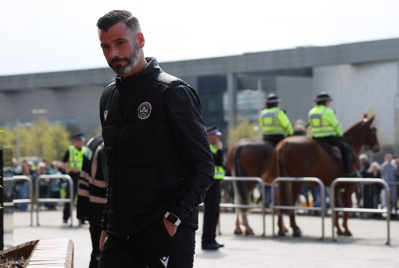 Motherwell manager Stuart Kettlewell resigns amid fan abuse concerns - Global Banking & Finance Review