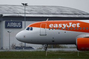 EasyJet logo with a backdrop of a departing airplane, highlighting Q1 performance - Global Banking & Finance Review
