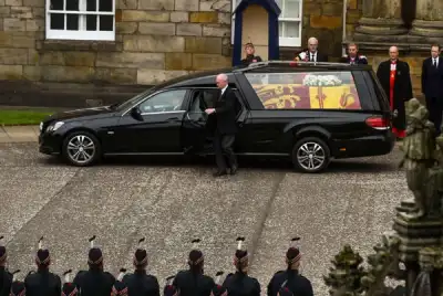 Image for King Charles to fly to Scotland to join sombre procession of queen’s coffin