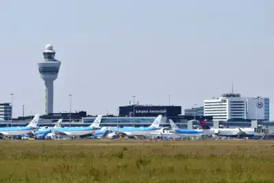 Image for Schiphol airport cancels hundreds of flights due to storm Darragh