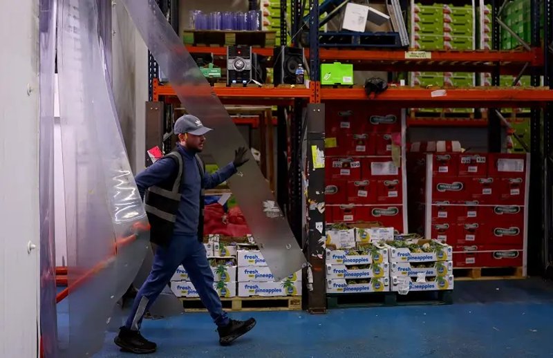 Image for UK raises minimum wage by 6.7% in boost for workers, despite employer unease