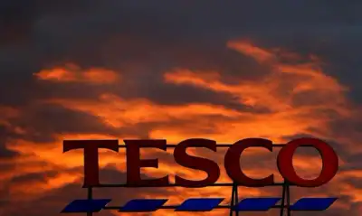 Image for As recession bites, Tesco offers UK staff pay advance