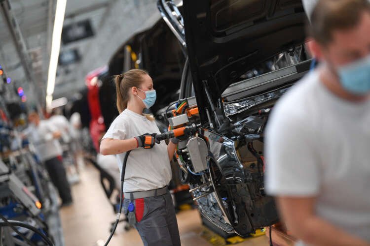 German manufacturing hums along in May despite supply bottlenecks: PMI