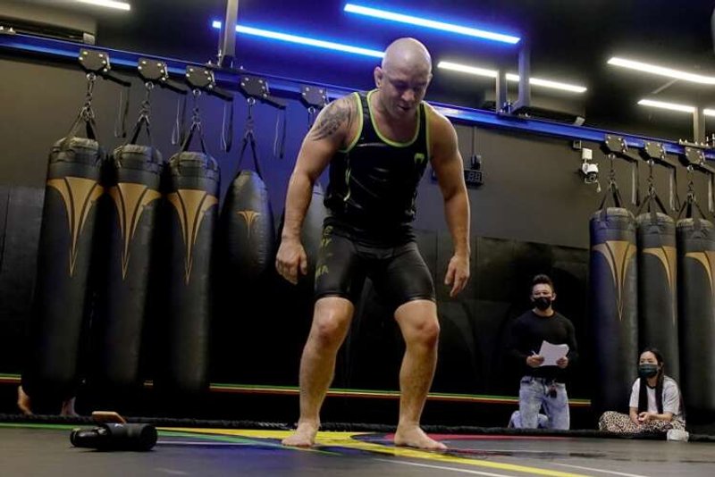 Image for Brazilian sets burpee Guinness Record in Singapore