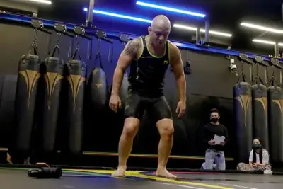 Image for Brazilian sets burpee Guinness Record in Singapore