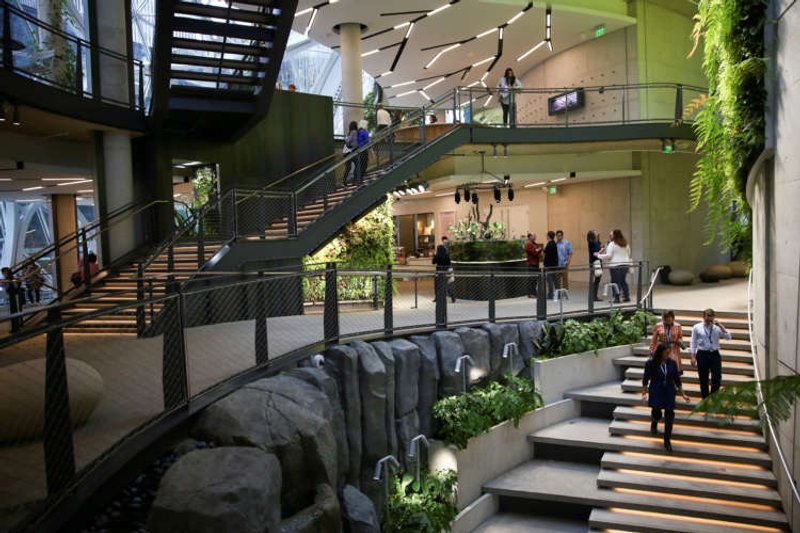 Image for Amazon to open pop-up COVID-19 vaccine clinic in Seattle headquarters