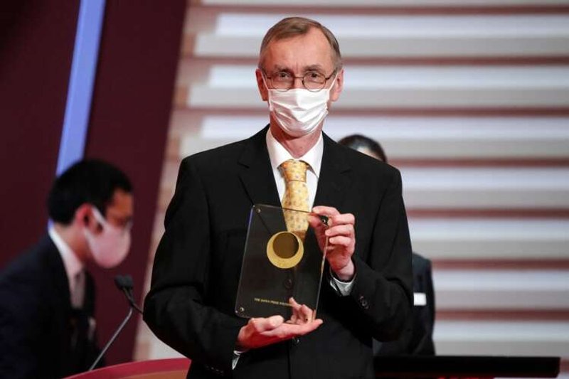 Image for Nobel medicine prize goes to explorer of ancient DNA