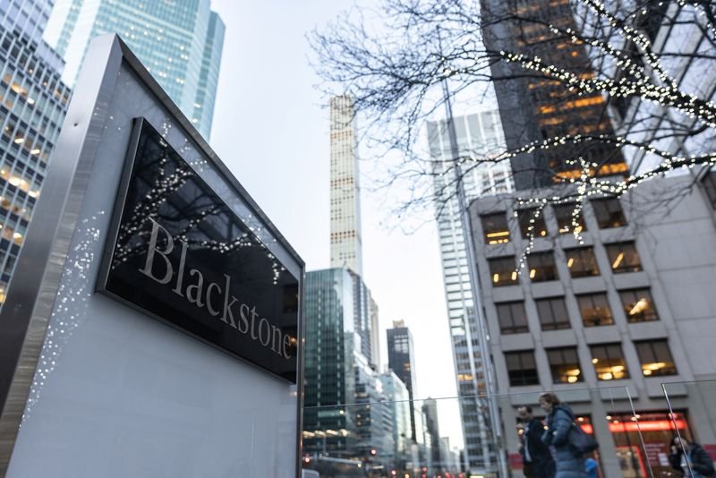 Blackstone seeks $800 million loan for New York office building purchase - Global Banking & Finance Review