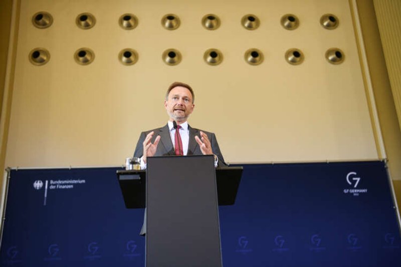 Image for German tax revenues fall in August for first time this year