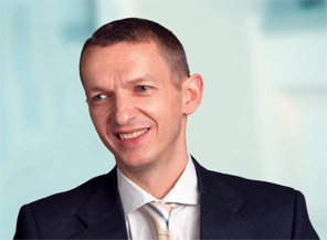 Andrew Haldane presenting insights on risk-off strategies in finance - Global Banking & Finance Review