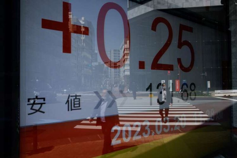 Image for Oil, gold jump, stocks slip on Middle East conflict