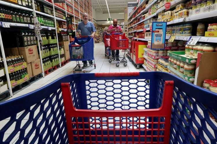 People shopping in a Carrefour supermarket amidst Spain's inflation concerns - Global Banking & Finance Review