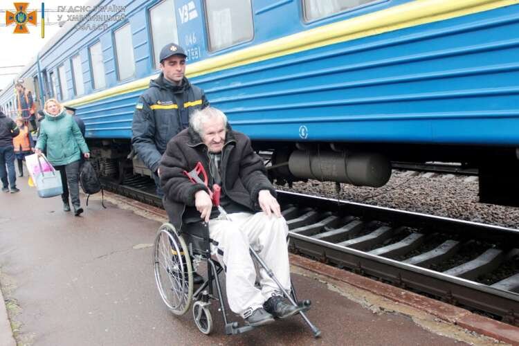 Ukrainian railway station bustling with activity amidst ongoing conflict - Global Banking & Finance Review