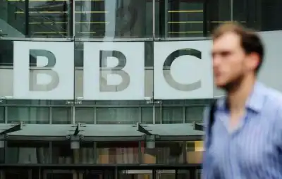 Image for BBC halts reporting in Russia after new law passes