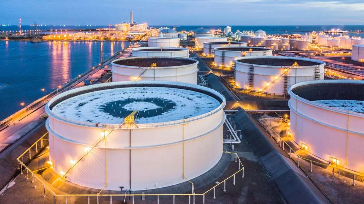 Drone attacks on Saudi oil facilities symbolize oil market uncertainty - Global Banking & Finance Review