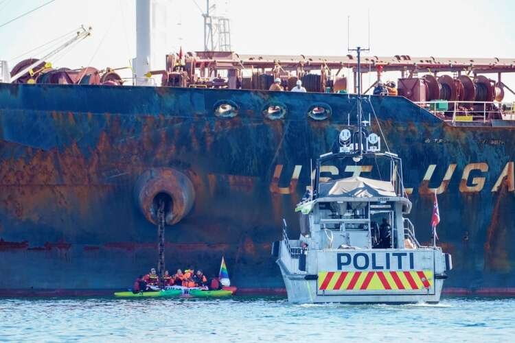 Image for Norway arrests activists blocking tanker unloading Russian oil