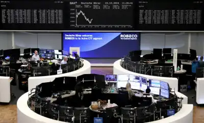 Image for European shares end flat as economic woes overshadow upbeat earnings