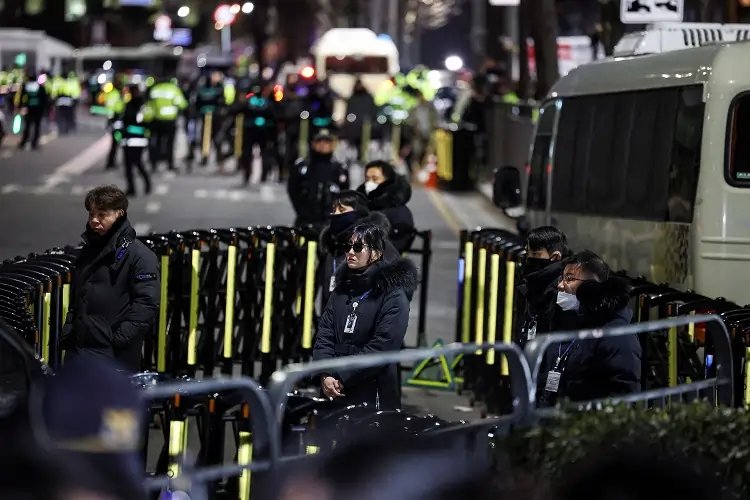 South Korean police urged to arrest impeached President Yoon Suk Yeol amid political turmoil - Global Banking & Finance Review