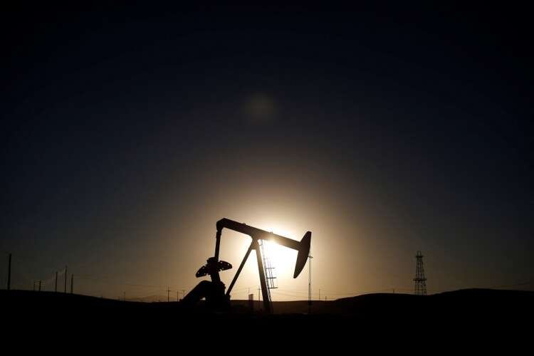 Pump jack at sunrise symbolizing the stabilization of US and Brent crude oil futures - Global Banking & Finance Review