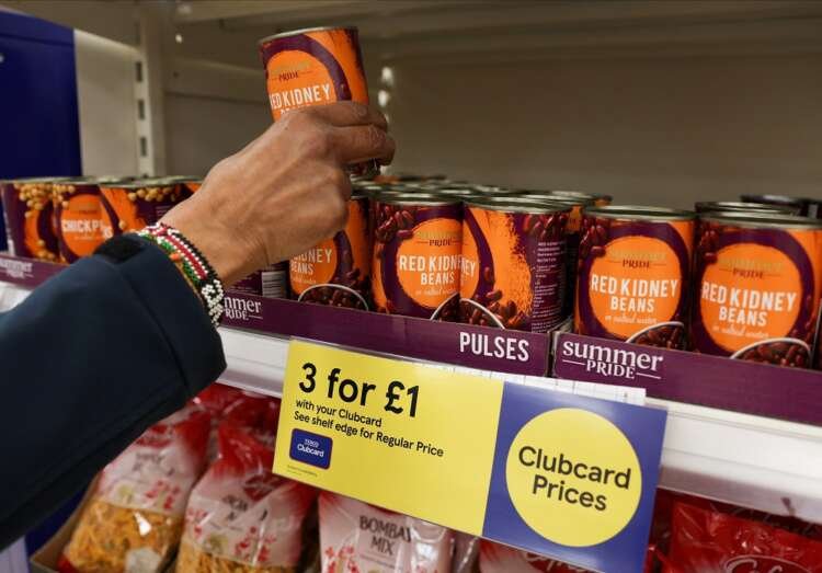 Image of a Tesco Extra supermarket highlighting discounts amid Britain's economic slowdown - Global Banking & Finance Review