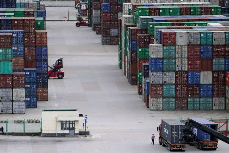 China’s export growth unexpectedly speeds up in April
