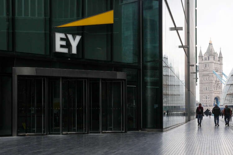 Image for EY to create 1,000 jobs in N. Ireland, kicking off investment conference