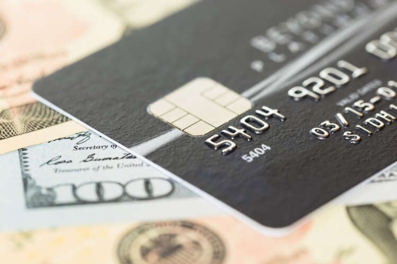 Image for Cash vs. Card: What is the best option for protecting your money?