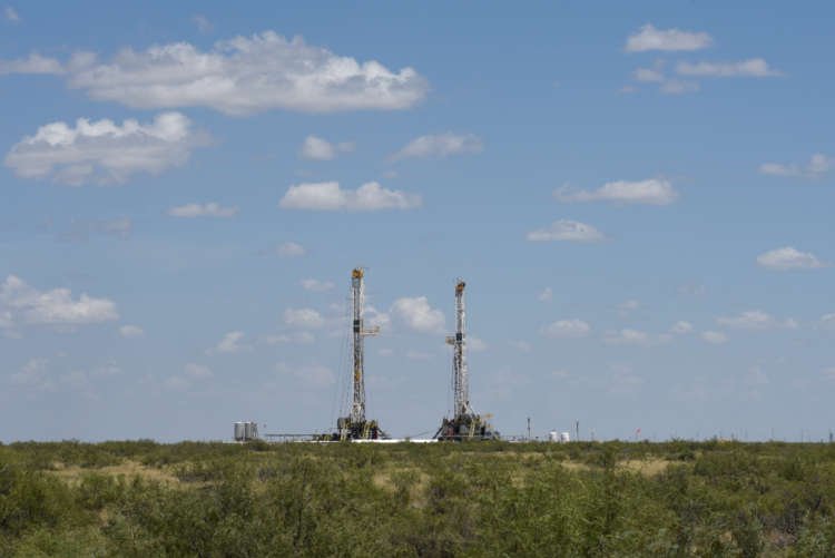 Horizontal drilling rigs in the Permian Basin amid U.S. oil industry's carbon pricing discussions - Global Banking & Finance Review