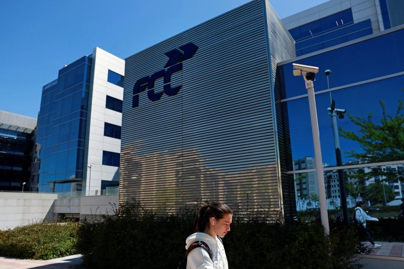 Image for Carlos Slim’s FCC to spin off and list cement and real estate unit