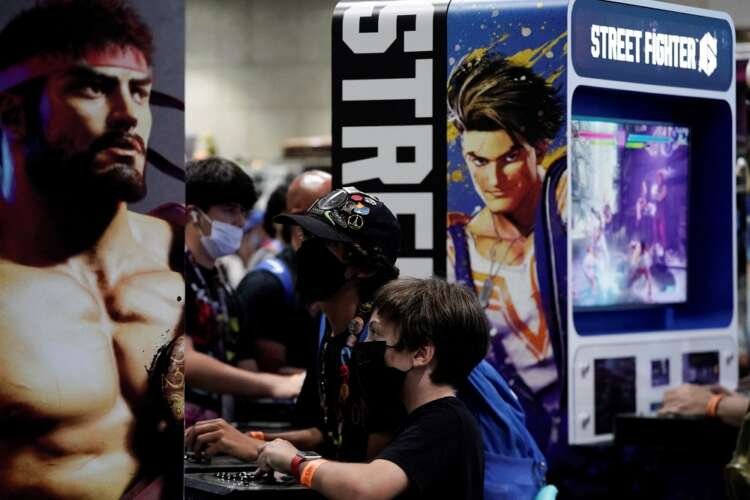 Crowd at Comic-Con International showcasing gaming culture - Global Banking & Finance Review