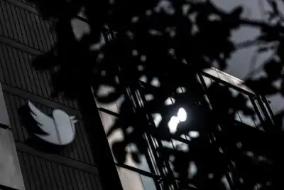 Image for Elon Musk says Twitter will revise how it verifies users