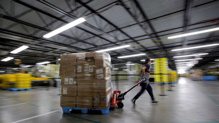 Image for Analysis-Blue-collar director vote gives U.S. labor another crack at Amazon.com
