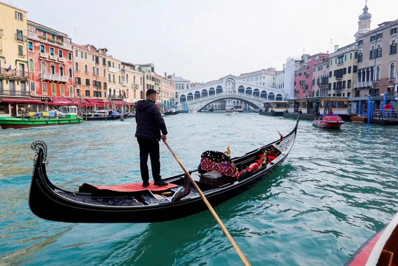 Image for Venice expands tourist entry fee system to include more days