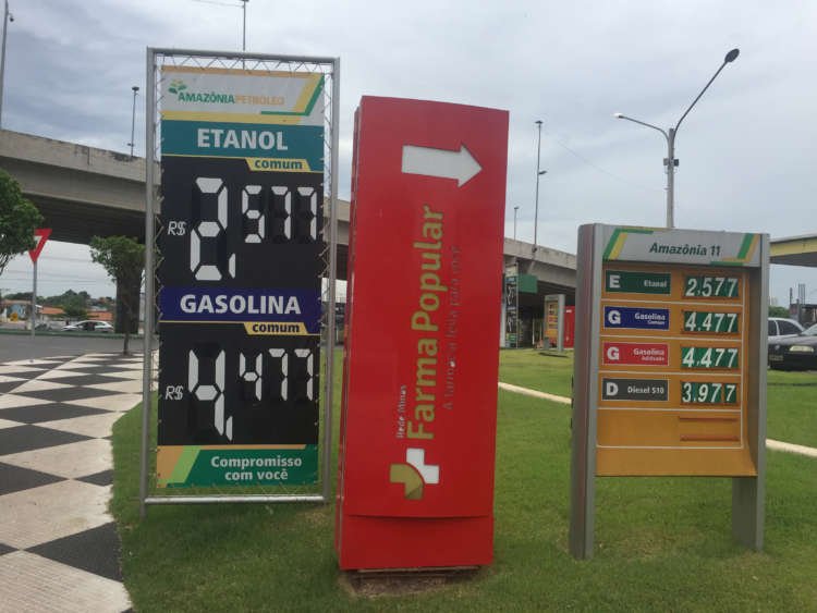Exclusive: Shell, Cosan JV Raizen taps banks for mega-IPO in Brazil – sourcesFILE PHOTO: A placard shows prices for ethanol and gasoline at a gas station in Cuiaba