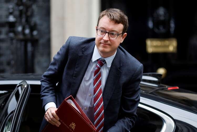 UK Treasury Minister Simon Clarke discusses public sector pay amidst inflation concerns - Global Banking & Finance Review