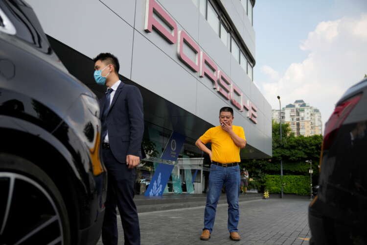 Guo Hui sells his Porsche and home to save his cleaning business amid Evergrande debt crisis - Global Banking & Finance Review