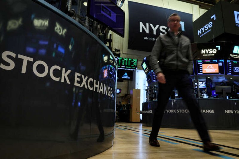 Image for Roller coaster March puts macro hedge funds in red, others post small gains