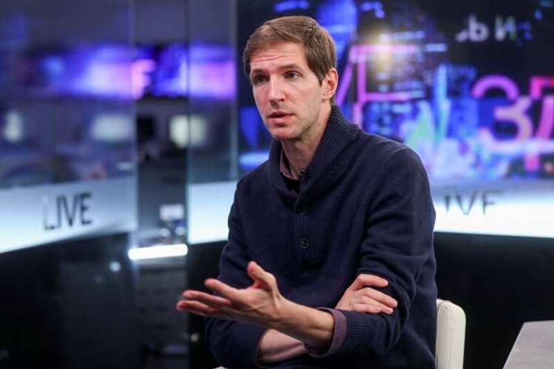 Image for Russian TV channel takes aim at ‘Iron Curtain’ from outside