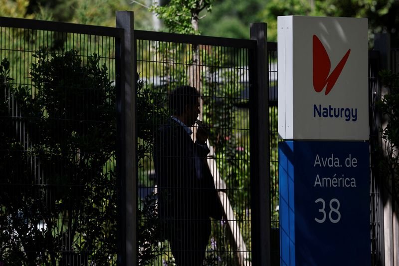 Naturgy's logo and stock market data illustrating $2.6 billion share buyback plan - Global Banking & Finance Review