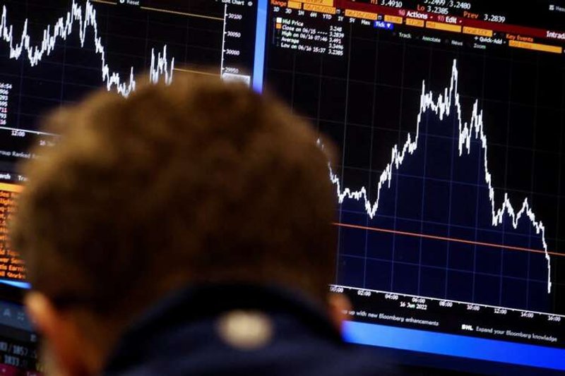 Image for Global equity funds see biggest weekly outflow in five weeks