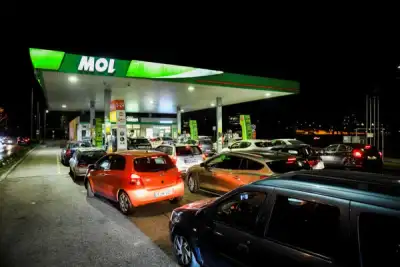 Image for Hungarian government scraps price cap on fuels as shortage worsens