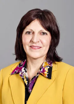 PARAGON BANK’S SIMONA PLEASANT RECEIVES2014 WOMEN IN BUSINESS AWARD FROM TRIANGLE BUSINESS JOURNAL