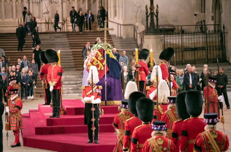 King Charles and siblings standing vigil by Queen Elizabeth's coffin - Global Banking & Finance Review