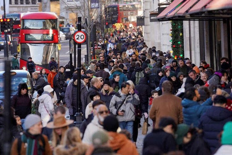Image for British shoppers defy cost-of-living crisis at Christmas