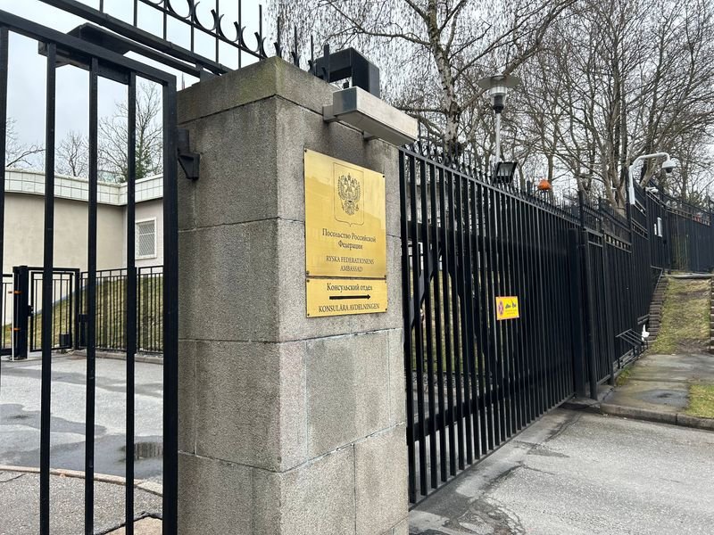 Image for Swedish police arrest man trying to force his way into Russian embassy in Stockholm