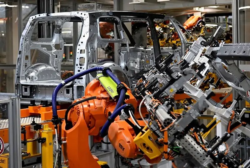 Image for Germany considering ways to support VW, economy minister says