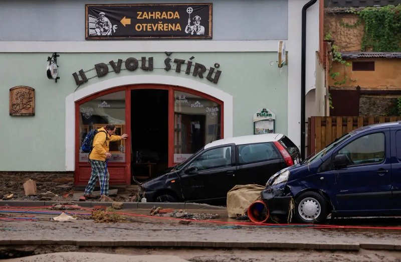 Image for Central Europe factories and retailers shut in flood-hit areas