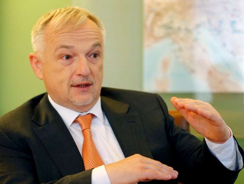 Image for Hungary fuel price cap will lead to shortages, says MOL boss