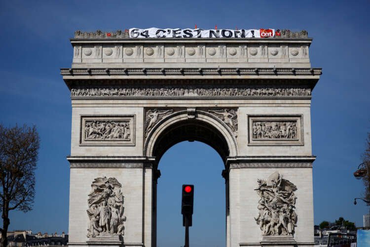 Protesters hold a CGT banner against pension reform at the Arc de Triomphe in Paris - Global Banking & Finance Review
