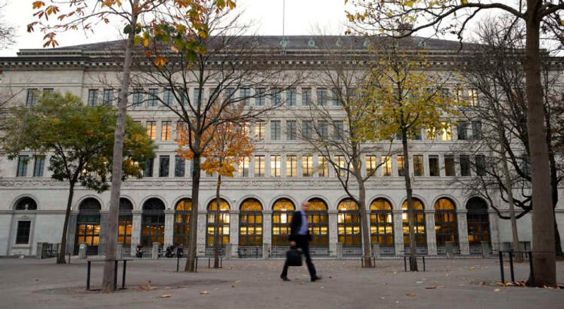 Image for Swiss National Bank posts record $143 billion loss in 2022